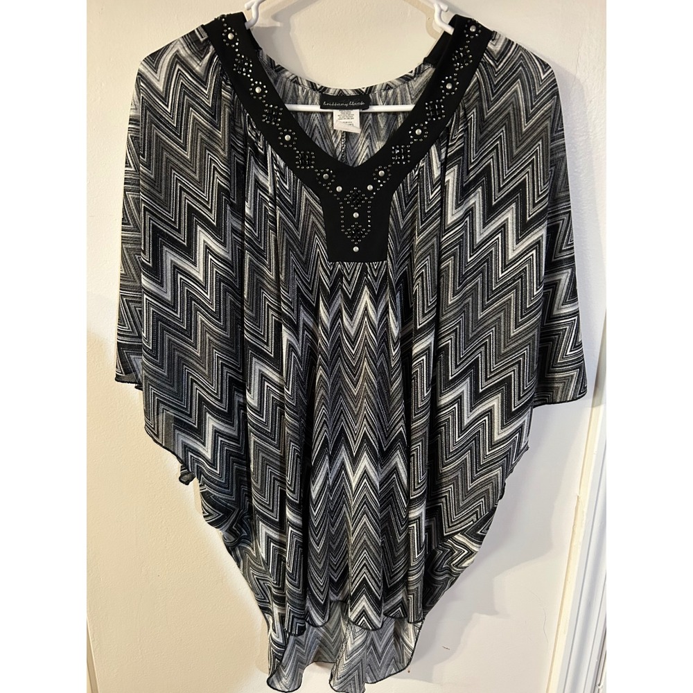 Brittany Black Womens 2X Chevron Studded V-Neck Poncho Blouse B/W Zig Zag